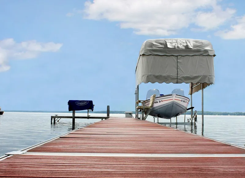 ipe-decking_hydraulic-lift_canopy_towel_preview_2000.png