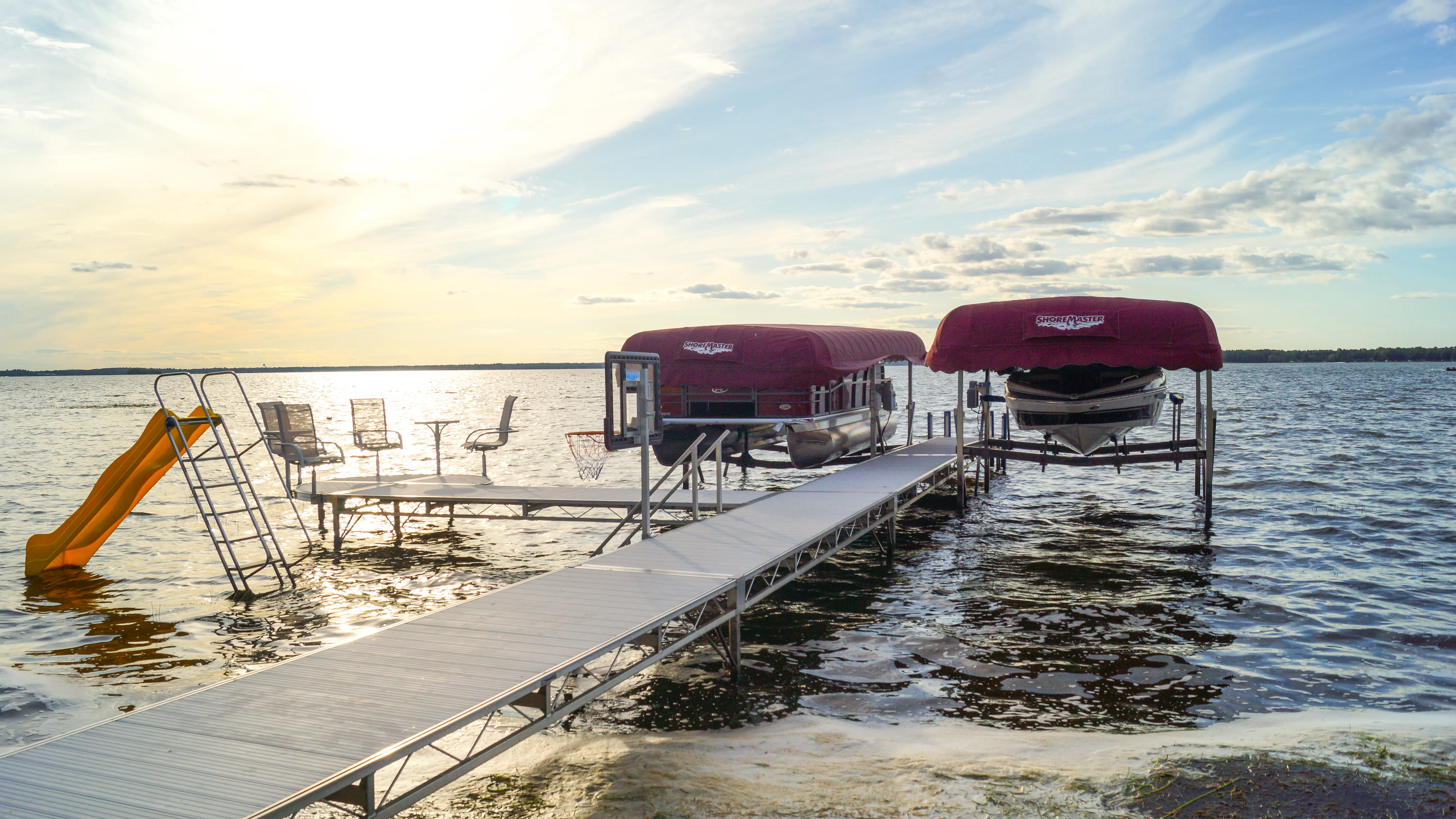 RS4_WhiteAlum_BurgundyCanopy2_StadFurn_Slide_B (22)-edited.jpg