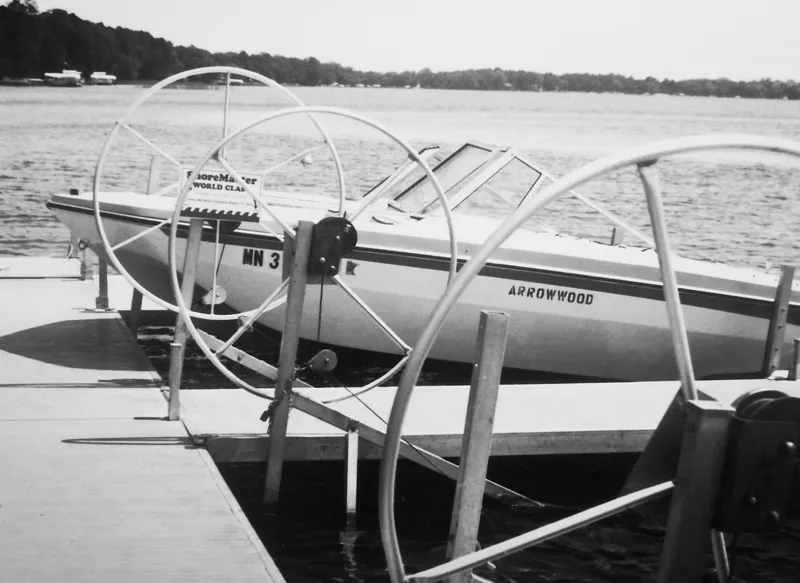 shoremasterboatlift_historicalphoto_blackwhite.jpg