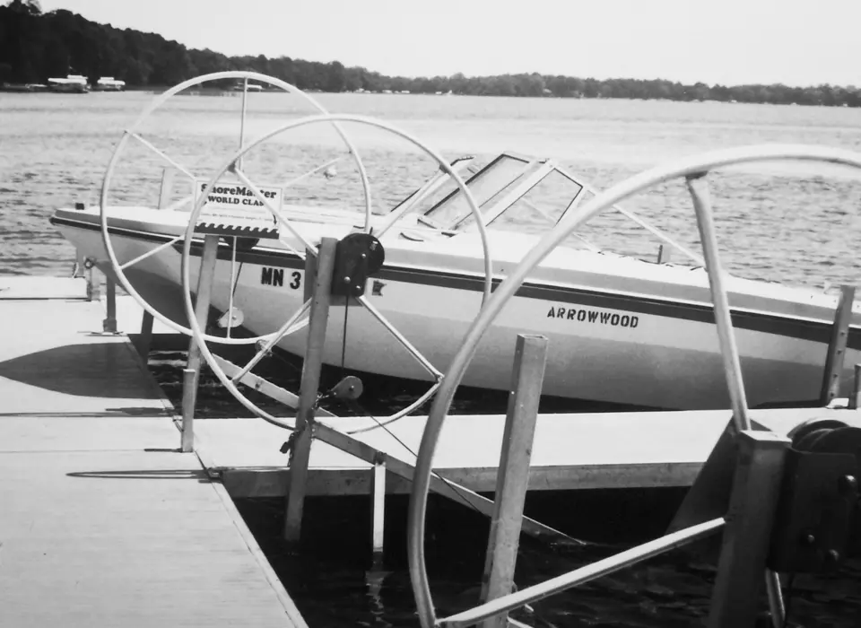 shoremasterboatlift_historicalphoto_blackwhite.jpg