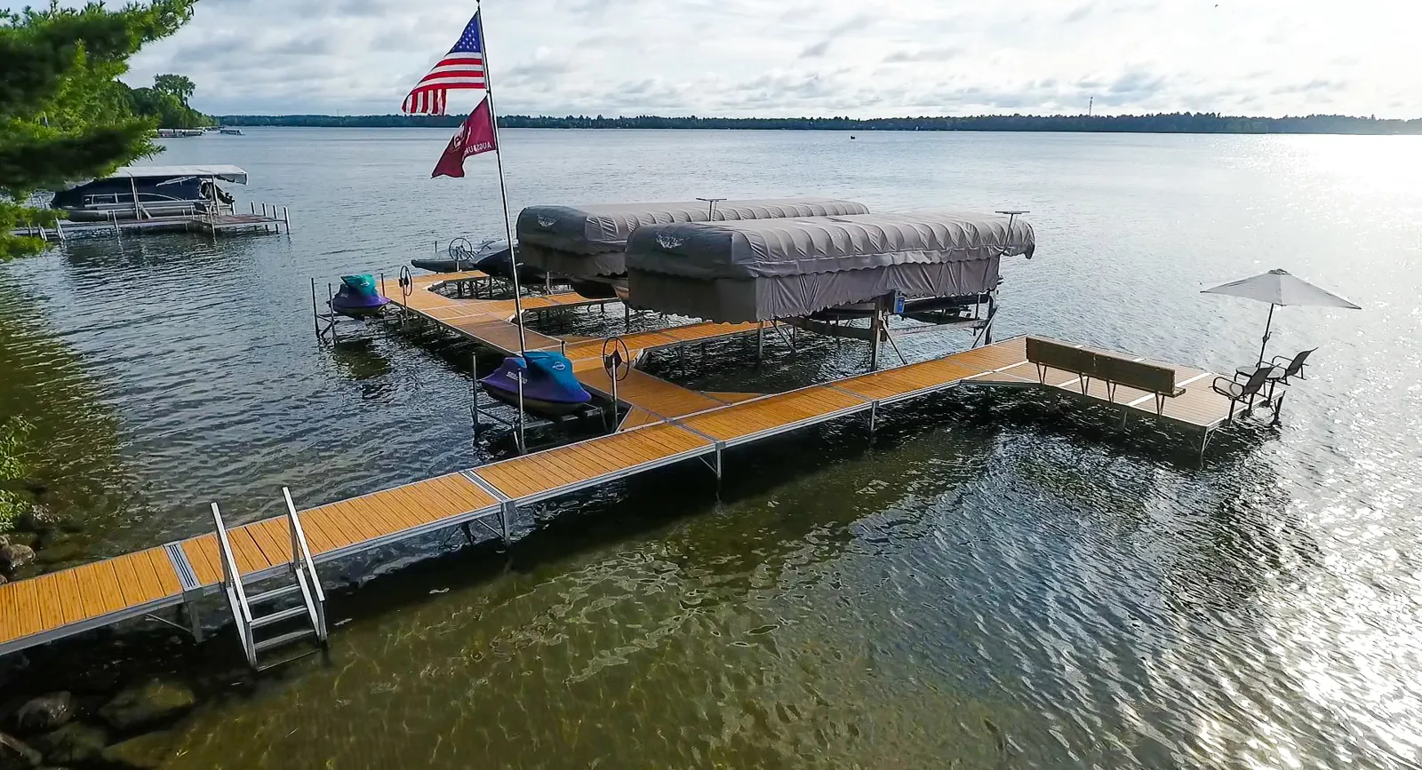 TradOak_RS4_VerticalBoatLift.jpg